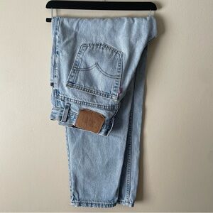 VINTAGE LEVI’S High Rise Light Wash Denim Jeans with Tapered Leg Style